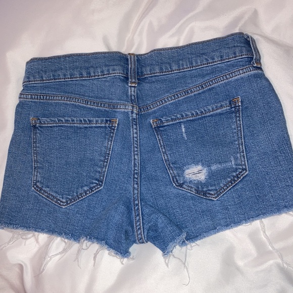 Women’s jean shorts - Picture 2 of 3